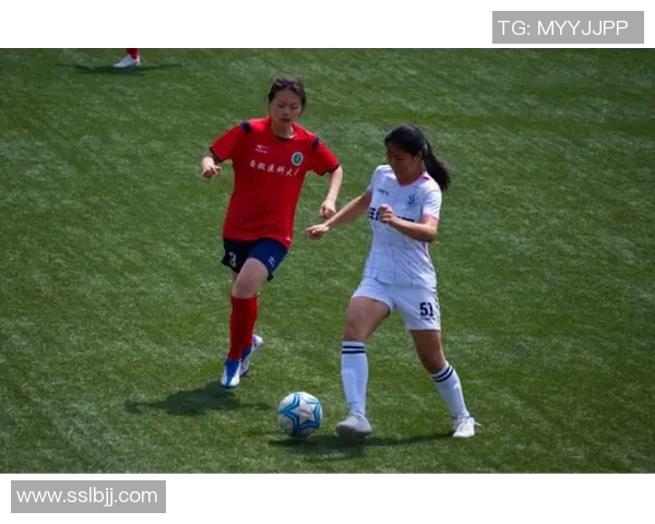 闪耀绿茵场的女生足球明星们展现青春活力与拼搏精神的精彩瞬间